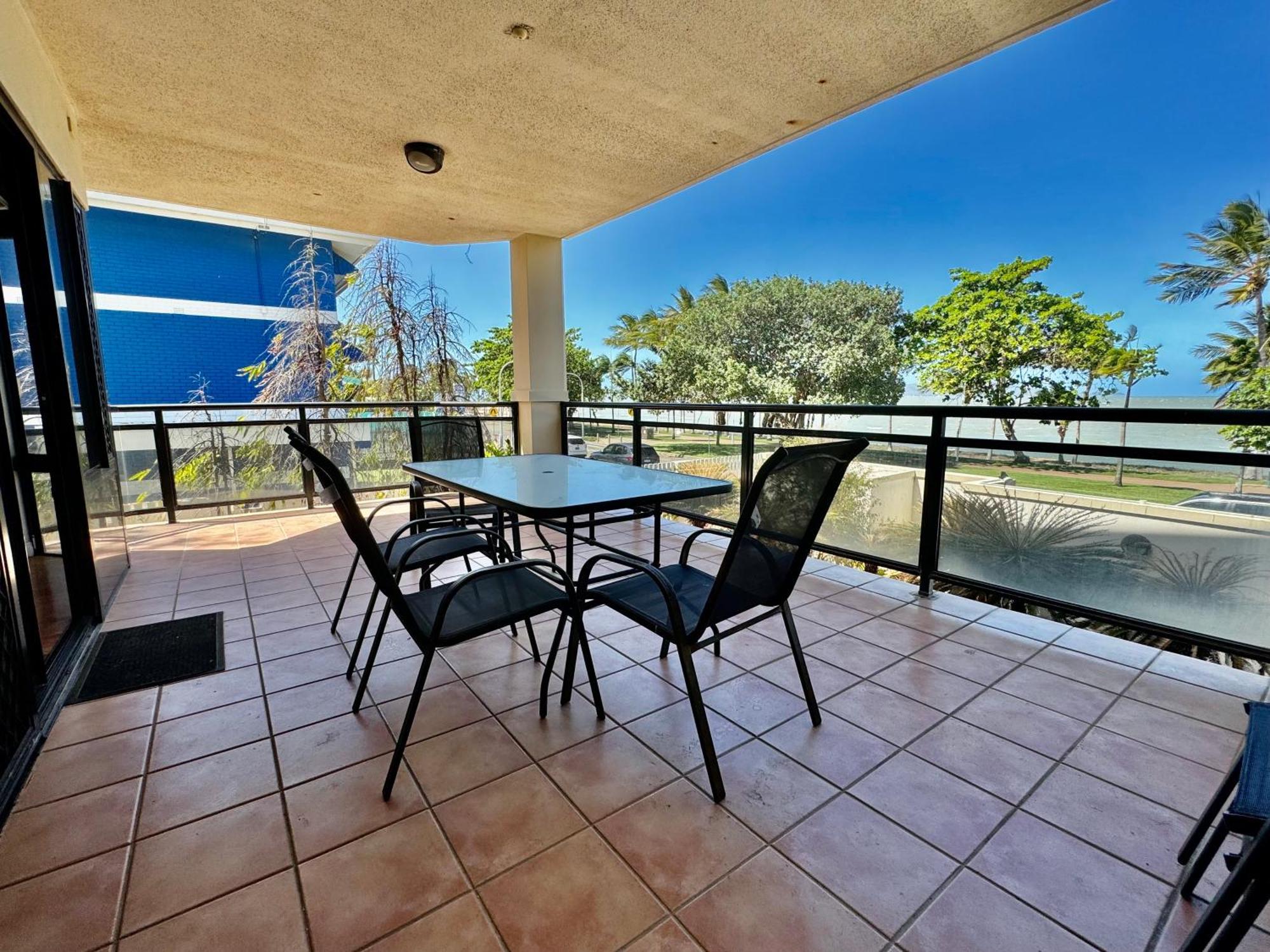 Apartment Beachfron On The - 2 Townsville